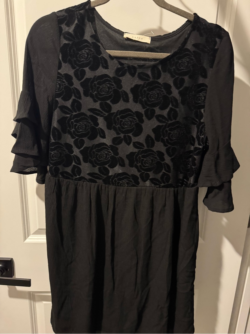 ENTRO Women's Black Floral Velvet Accent Dress Medium